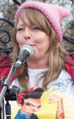 Wendy Goldsmith speaking into microphone